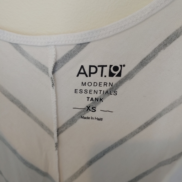 Basic Black/White Apt9 Tank (XS) - Picture 3 of 3